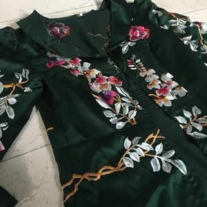 SALE 🕶 Free People Embroidered Green Top